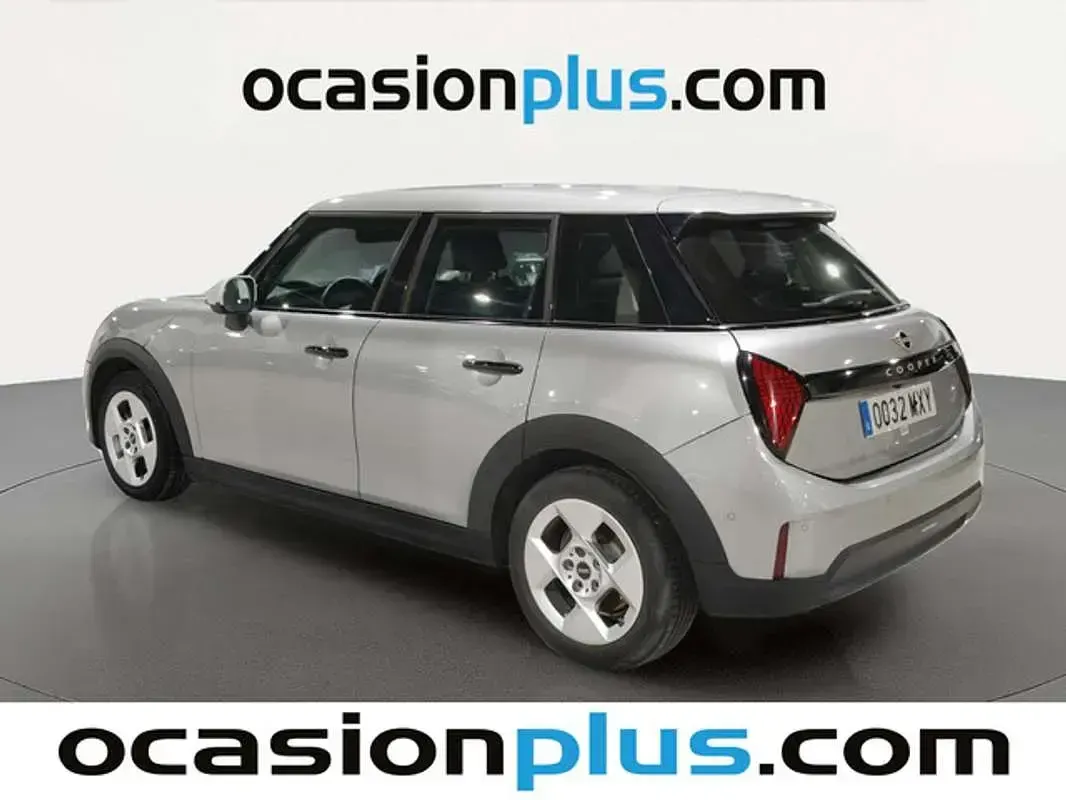 Usado Mini Cooper Essential 114 kW (156 CV) 2025 Plateado Utilitario