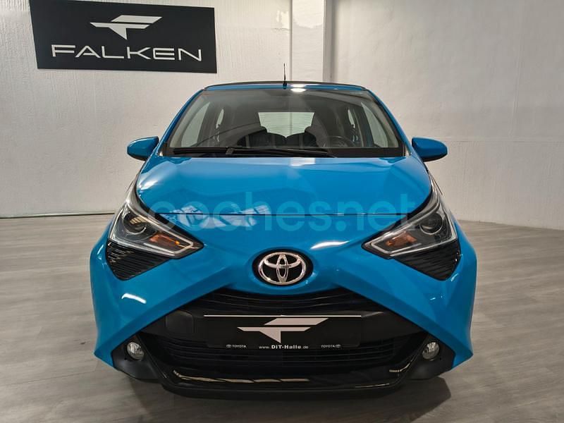 Usado Toyota Aygo x-sky 69 CV (50 kW) 2018 Azul Utilitario
