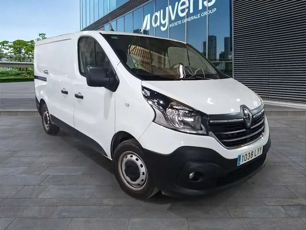 Usado Renault Trafic 120 CV (88 kW) 2022 Blanco Monovolumen