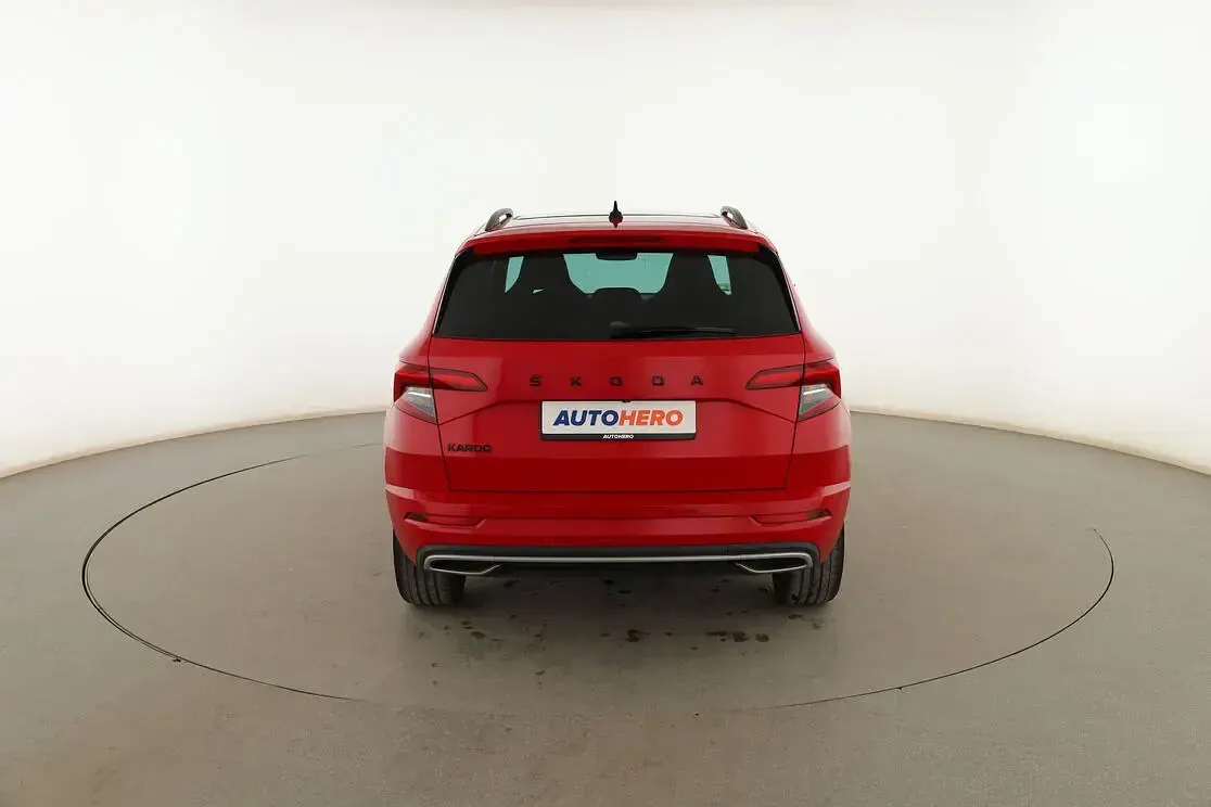 Usado Skoda Karoq SportLine 150 CV (110 kW) 2021 Rojo SUV