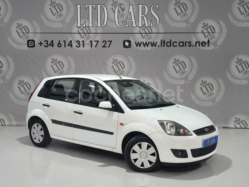 Blanco Usado 2007 Ford Fiesta Ambiente Utilitario | 4990 € (Un poco caro) - Imagen 1/4