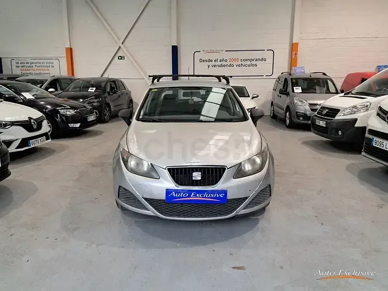 Usado Seat Ibiza Reference 70 CV (51 kW) 2011 Gris / plata Berlina