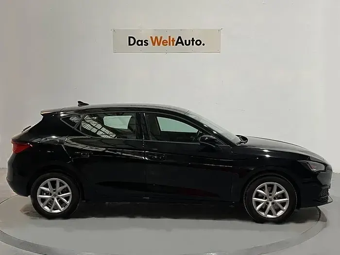 Usado Seat Leon Style 116 CV (85 kW) 2024 Negro Berlina