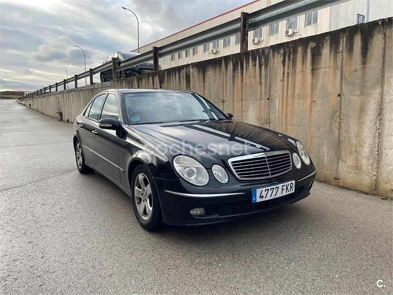 Negro Usado 2006 Mercedes E220 Avantgarde Berlina | 3990 € (Super precio) - Imagen 1/4
