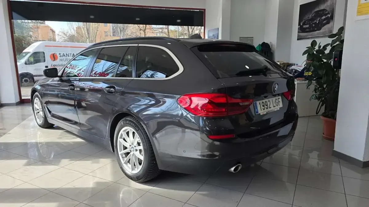 Usado BMW 520 190 CV (139 kW) 2020 Gris Familiar