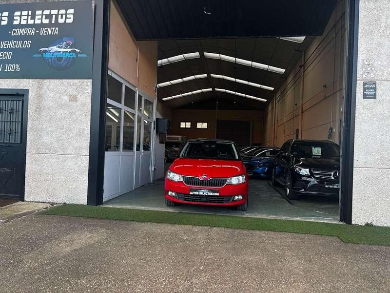 Usado Skoda Fabia Style 90 CV (66 kW) 2015 Rojo Utilitario