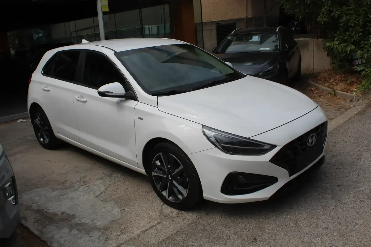 Usado Hyundai i30 120 CV (88 kW) 2023 Blanco Utilitario