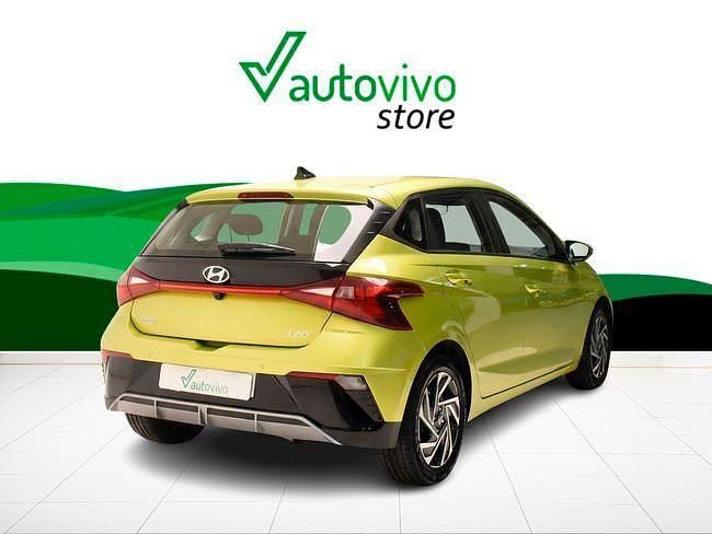 Usado Hyundai i20 100 CV (73 kW) 2024 Verde Utilitario
