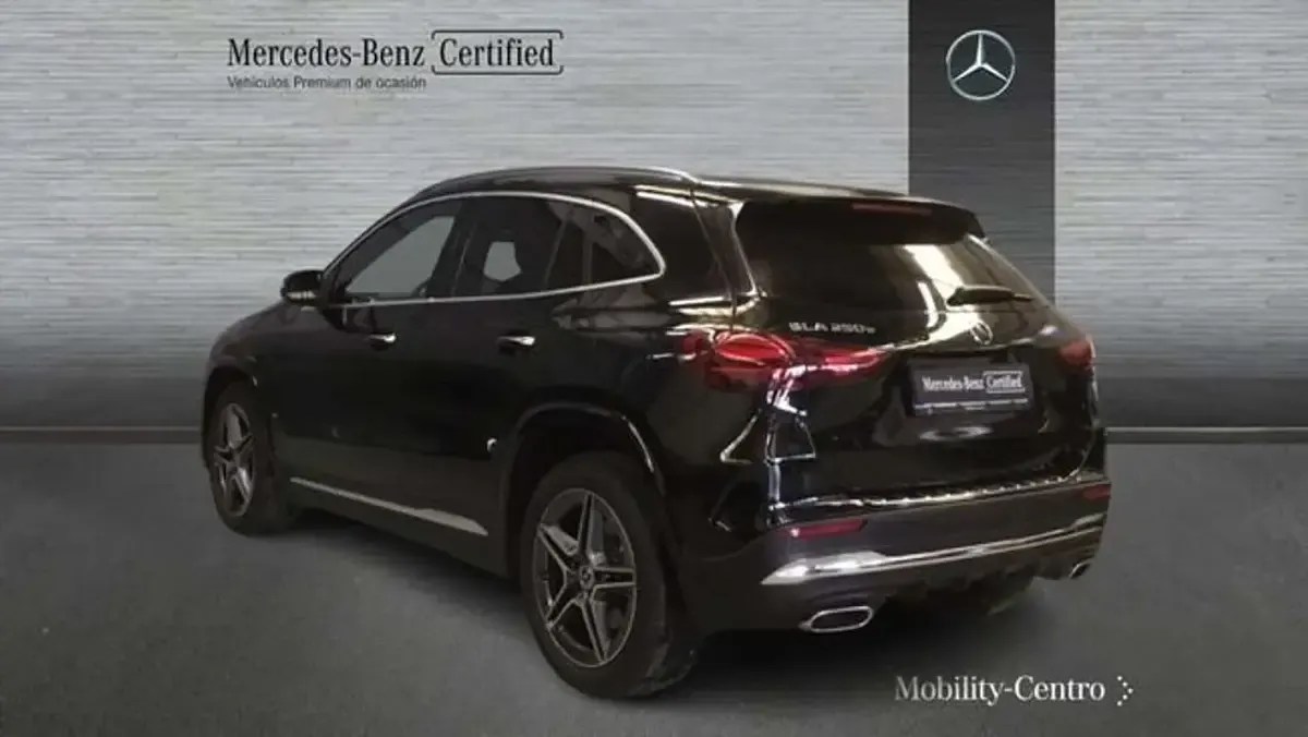 Usado Mercedes GLA250 163 CV (119 kW) 2025 Negro SUV