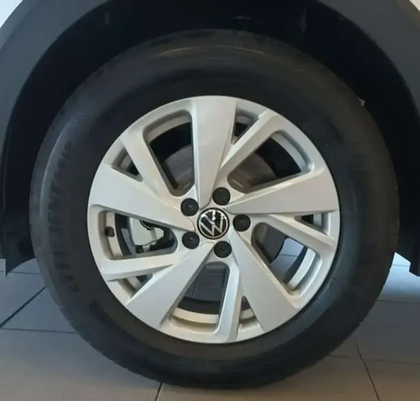 Usado VW Taigo 95 CV (69 kW) 2025 Plateado SUV