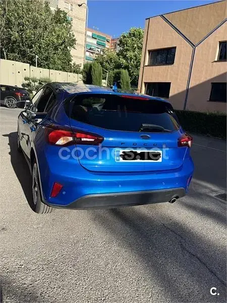 Usado Ford Focus Active X 120 CV (88 kW) 2022 Azul Berlina