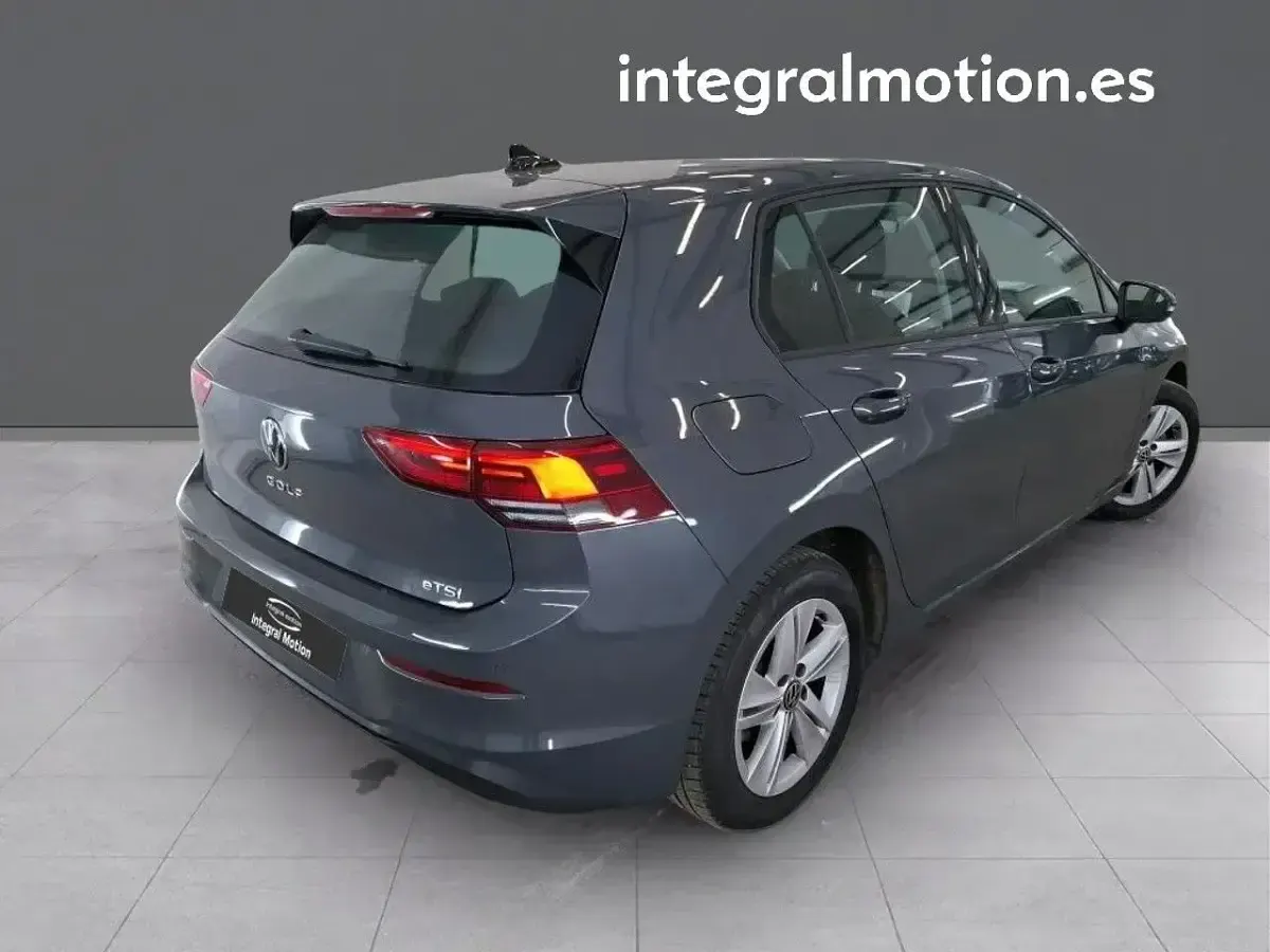 Usado VW Golf VIII Life 110 CV (80 kW) 2024 Gris Utilitario