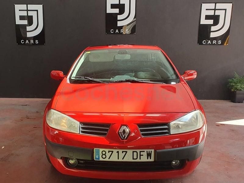 Usado Renault Mégane Cabriolet Authentique 115 CV (84 kW) 2005 Rojo Descapotable