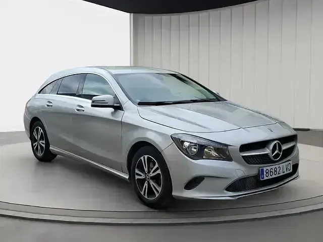 Usado Mercedes CLA200 136 CV (100 kW) 2017 Gris Familiar