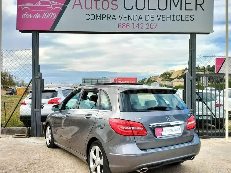Usado Mercedes B180 109 CV (80 kW) 2014 Gris / plata Utilitario