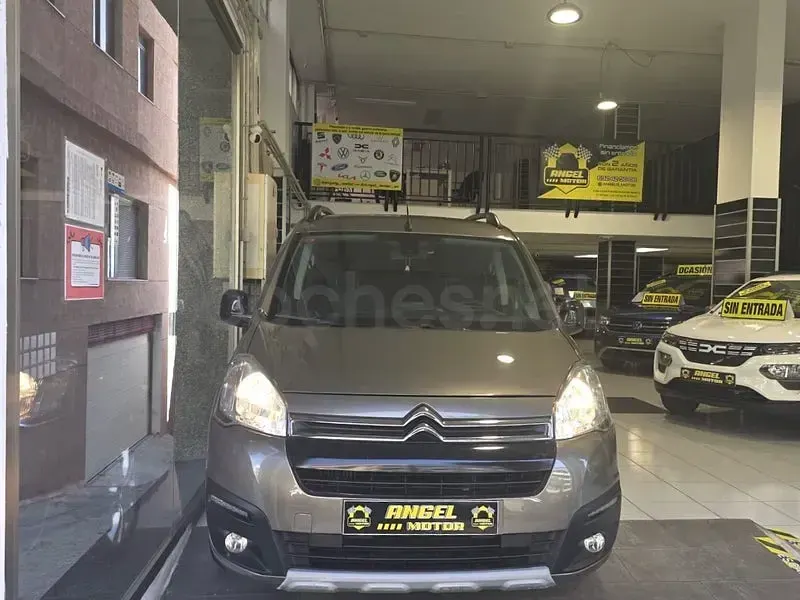 Usado Citroën Berlingo XTR 100 CV (73 kW) 2016 Verde Monovolumen