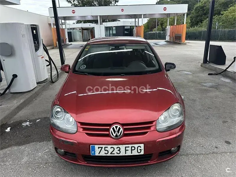 Usado VW Golf V Highline 140 CV (102 kW) 2007 Rojo Berlina