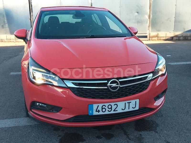 Rojo Usado 2016 Opel Astra Business Berlina | 7900 € (Un poco caro) - Imagen 1/4