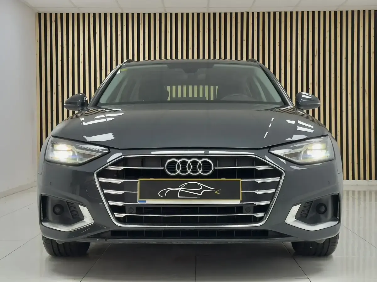 Usado Audi A4 Advanced 163 CV (119 kW) 2020 Gris Berlina