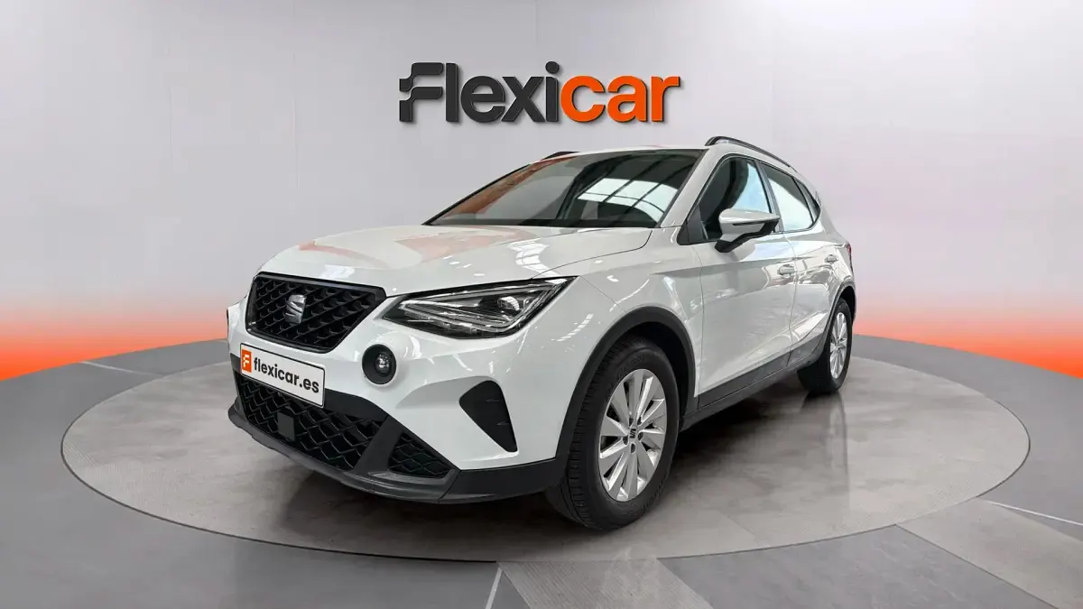 Usado Seat Arona Style 110 CV (80 kW) 2024 Gris SUV