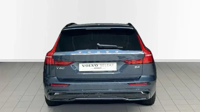 Käytetty Volvo V60 Plus 197 HP (144 kW) 2025 Sininen Farmari