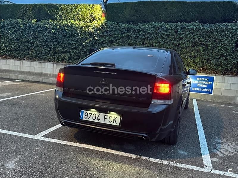 Usado Opel Vectra Sport 184 CV (135 kW) 2006 Negro Berlina