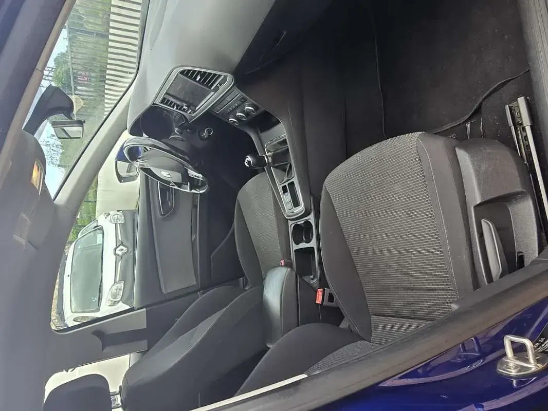 Usado Seat Leon Style 116 CV (85 kW) 2017 Azul Utilitario