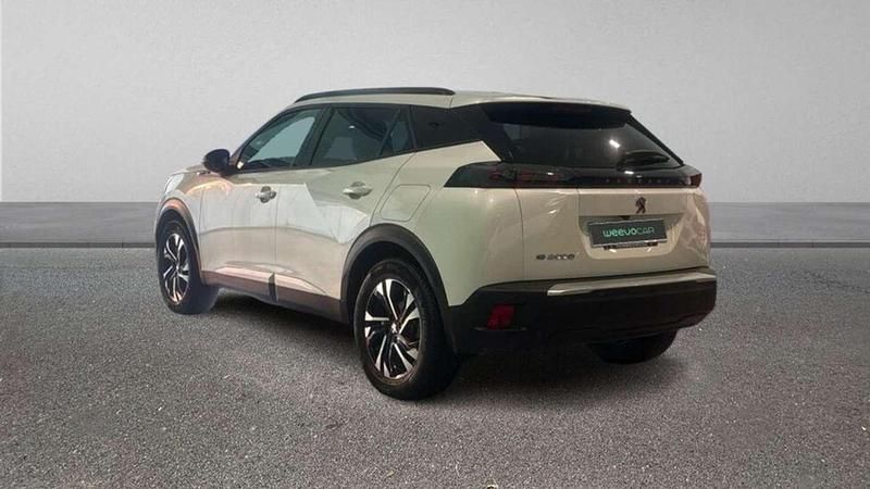 Usado Peugeot 2008 Allure 100 kW (137 CV) 2021 Blanco SUV