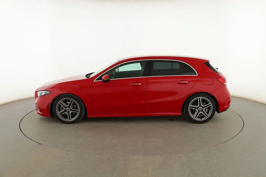 Usado Mercedes A200 AMG line 150 CV (110 kW) 2019 Rojo Berlina