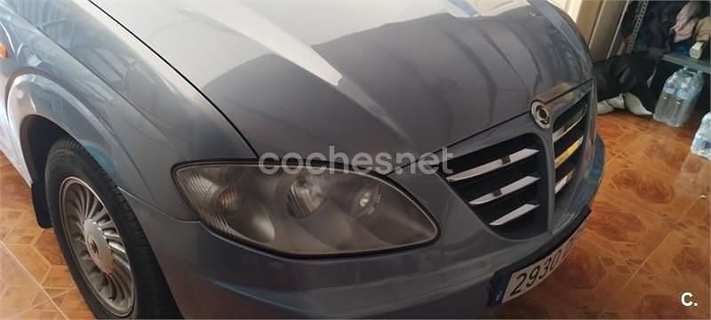 Usado SsangYong Rodius Limited 165 CV (121 kW) 2005 Gris / plata Monovolumen
