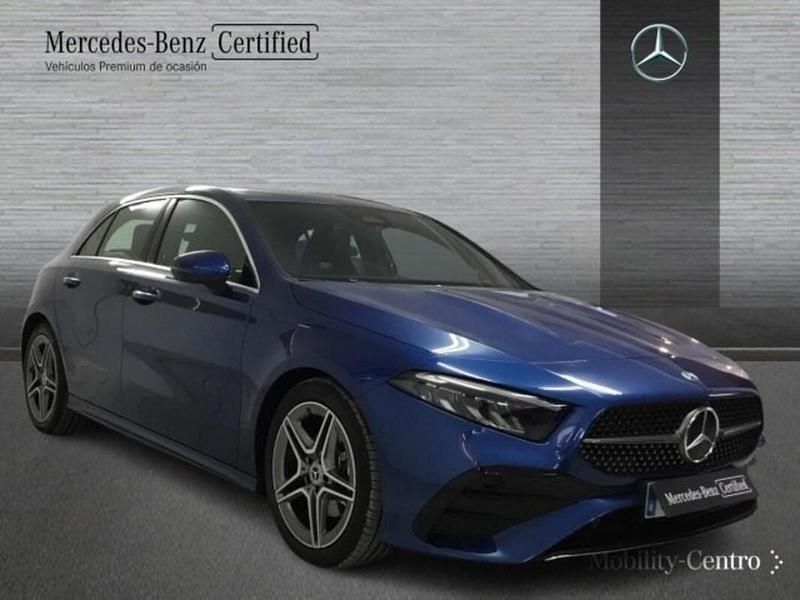 Usado Mercedes A180 AMG line 116 CV (85 kW) 2024 Azul espectra Utilitario