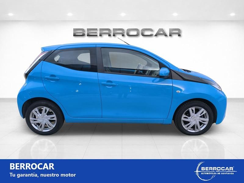 Usado Toyota Aygo X-cite 69 CV (50 kW) 2017 Azul Utilitario