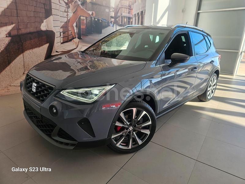 Gris / plata Usado 2024 Seat Arona FR SUV | 26.300 € (Caro) - Imagen 1/4