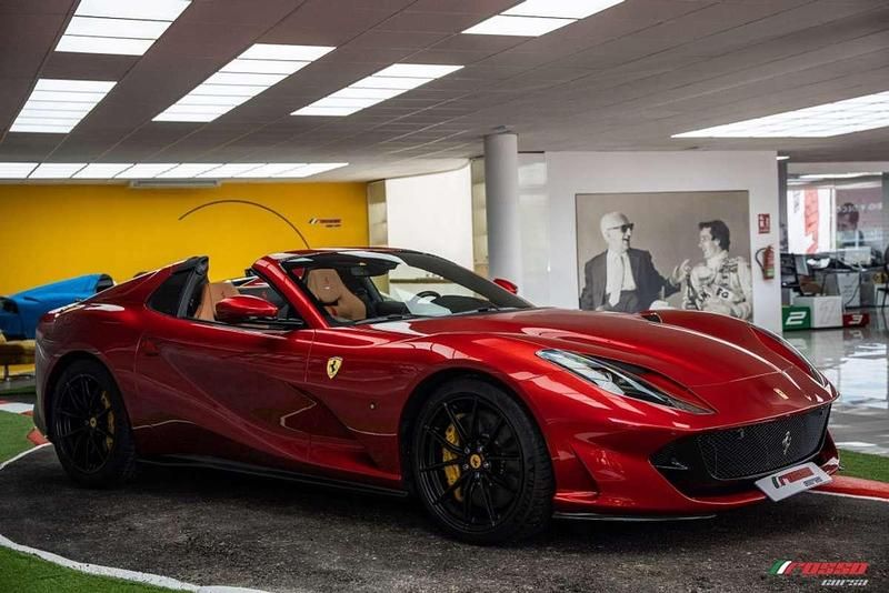 Usado Ferrari 812 799 CV (587 kW) 2023 Rojo Descapotable