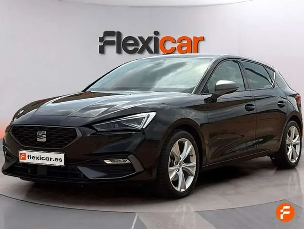 Usado Seat Leon Style 116 CV (85 kW) 2025 Gris Familiar