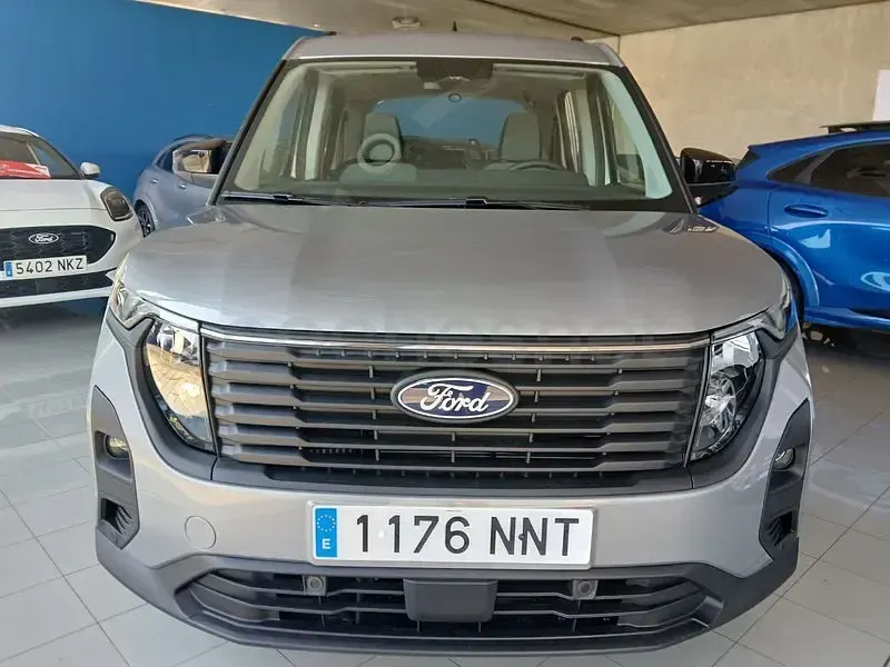 Nuevo Ford Tourneo Courier Titanium 125 CV (91 kW) 2026 Gris / plata Monovolumen