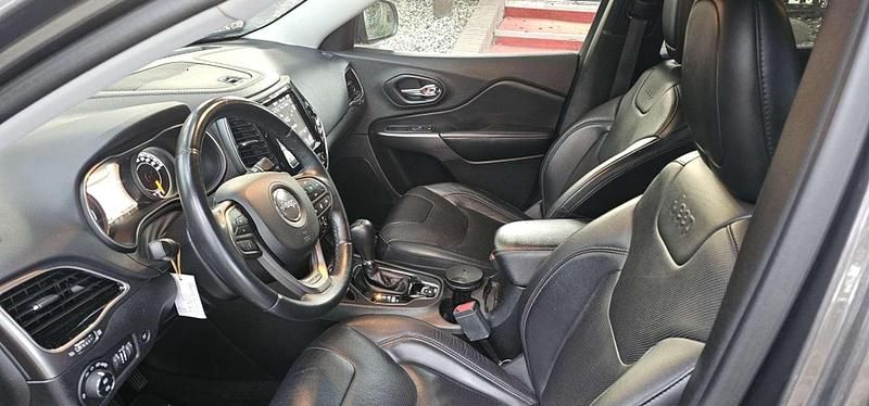 Usado Jeep Cherokee Limited 194 CV (142 kW) 2019 Gris SUV