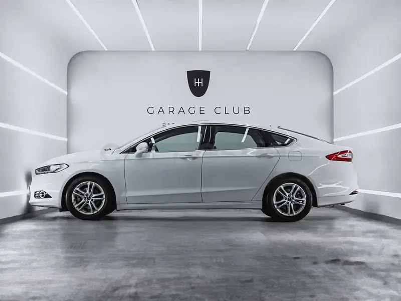 Usado Ford Mondeo Titanium 160 CV (117 kW) 2016 Blanco Berlina