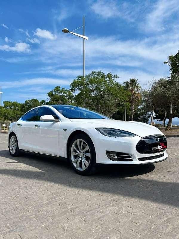 Blanco Usado 2015 Tesla Model S RWD Berlina | 39.500 € - Imagen 1/4