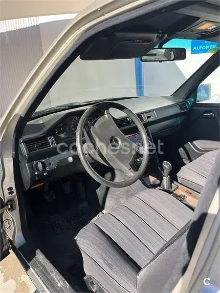 Usado Mercedes 200 132 CV (97 kW) 1988 Beige Berlina