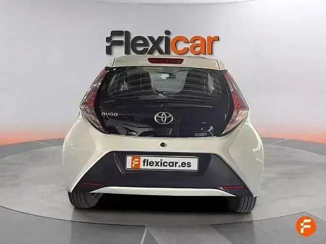 Usado Toyota Aygo X-play 72 CV (52 kW) 2018 Blanco Utilitario