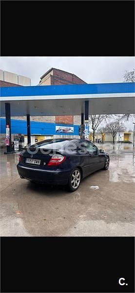 Usado Mercedes C220 143 CV (105 kW) 2004 Negro Berlina