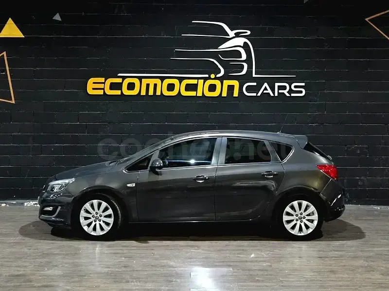 Usado Opel Astra Excellence 140 CV (102 kW) 2013 Gris / plata Berlina