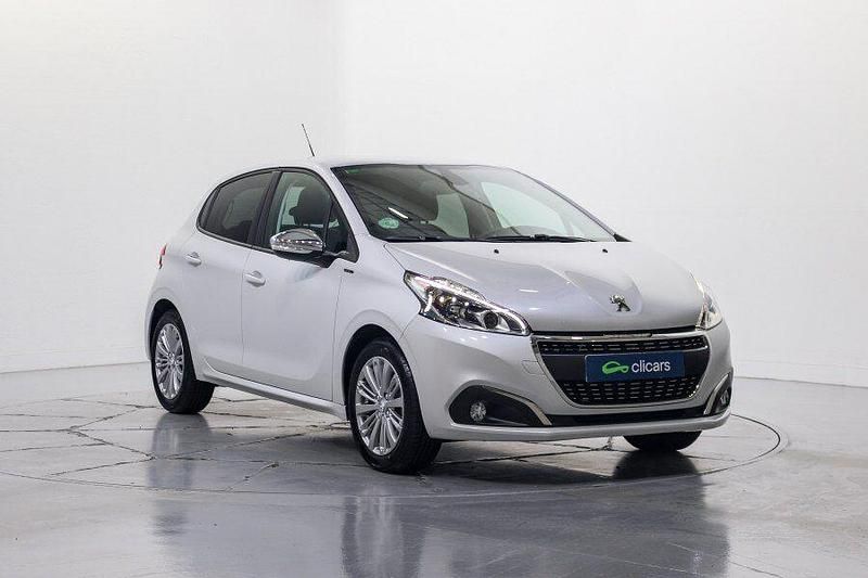 Usado Peugeot 208 Signature Sky 82 CV (60 kW) 2019 Blanco Utilitario