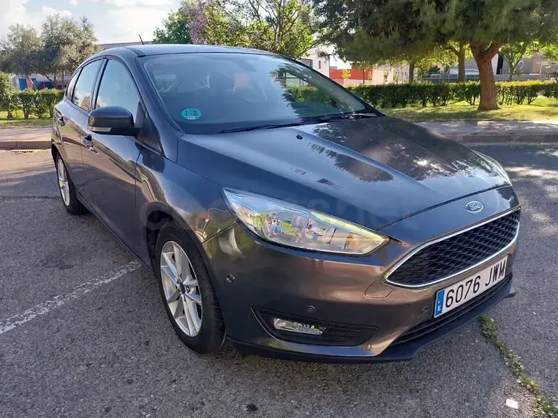 Usado Ford Focus Business Edition 120 CV (88 kW) 2017 Gris / plata Berlina