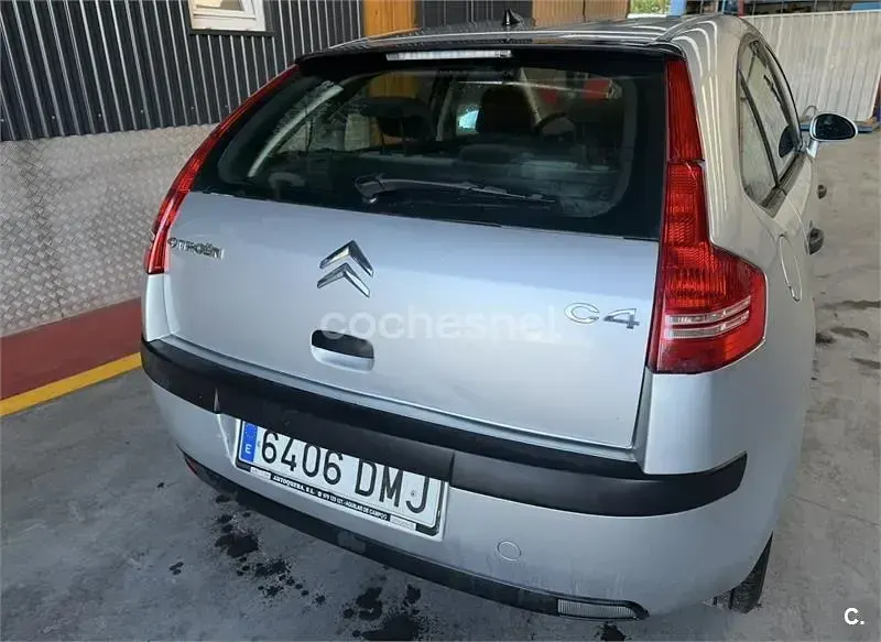 Usado Citroën C4 92 CV (67 kW) 2005 Gris / plata Berlina