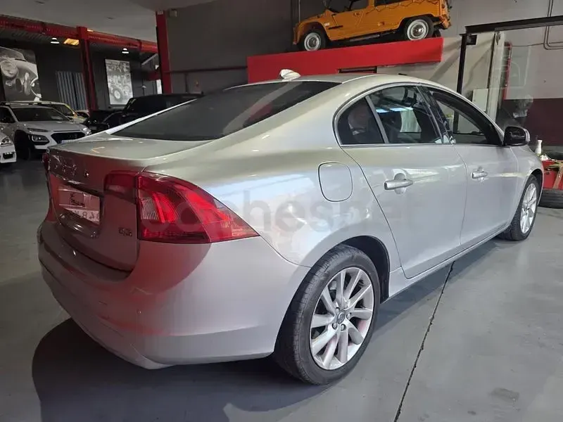 Usado Volvo S60 Kinetic 150 CV (110 kW) 2015 Gris / plata Berlina