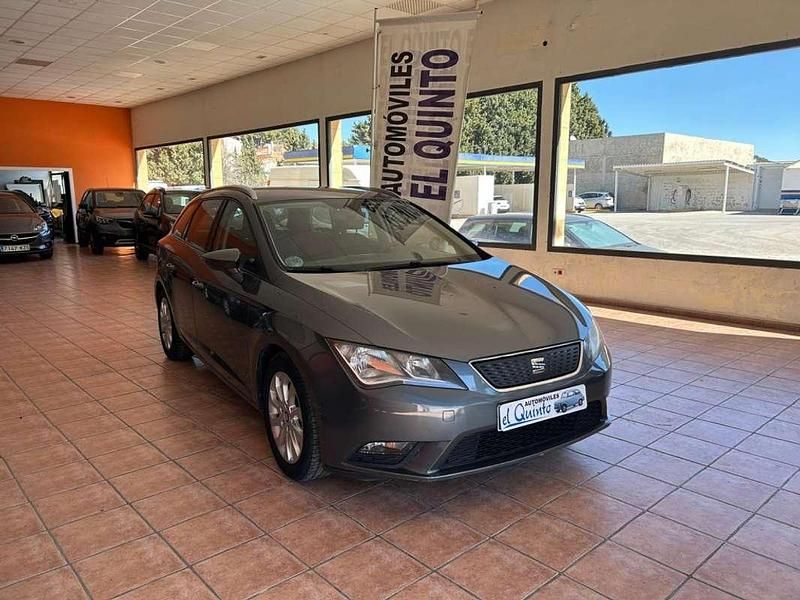 Usado Seat Leon Reference 110 CV (80 kW) 2016 Gris Utilitario