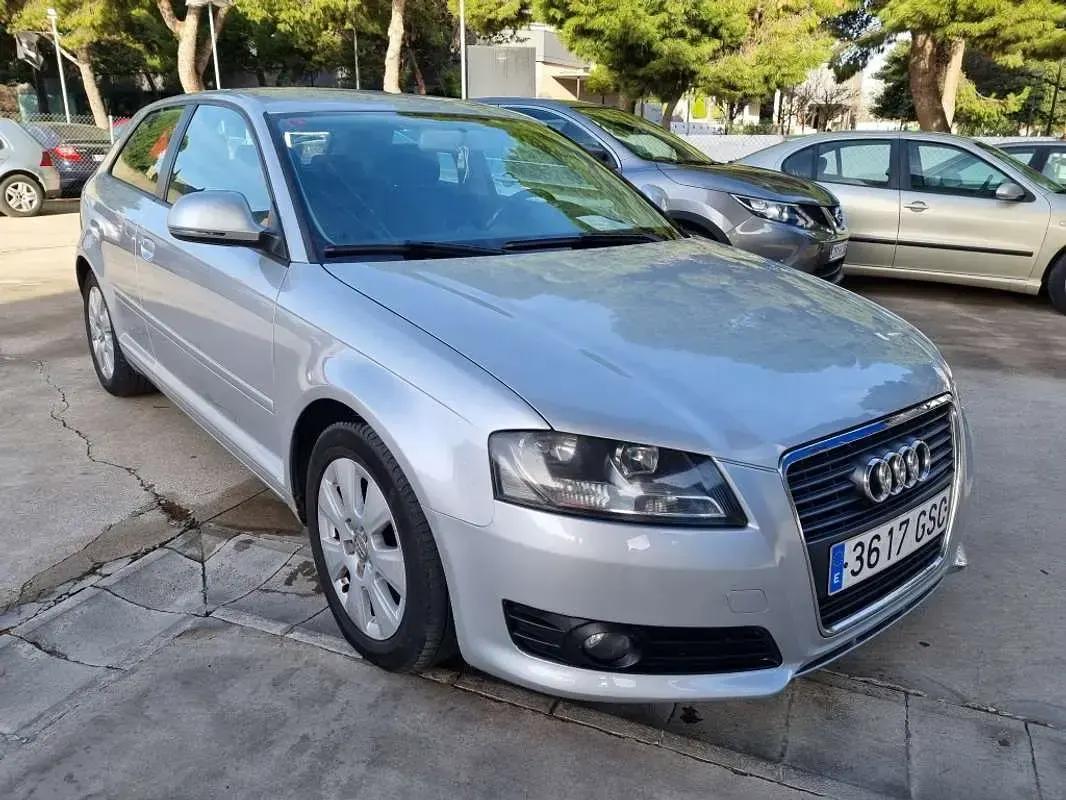 Usado Audi A3 Ambiente 105 CV (77 kW) 2009 Gris Utilitario