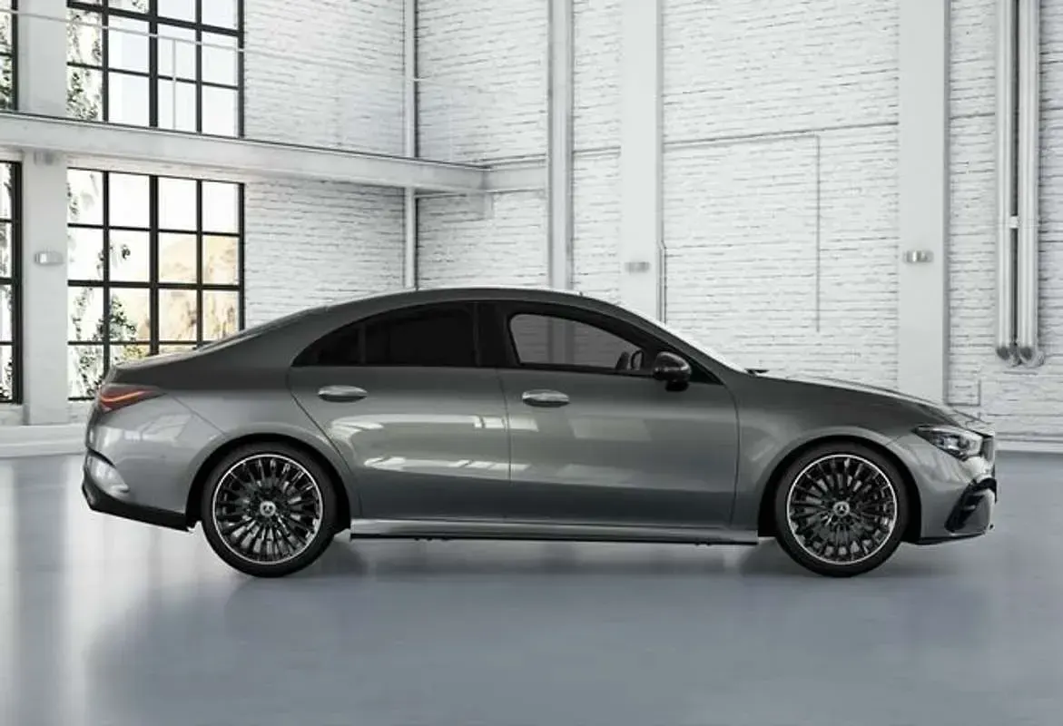 Usado Mercedes CLA200 150 CV (110 kW) 2025 Gris Coupe